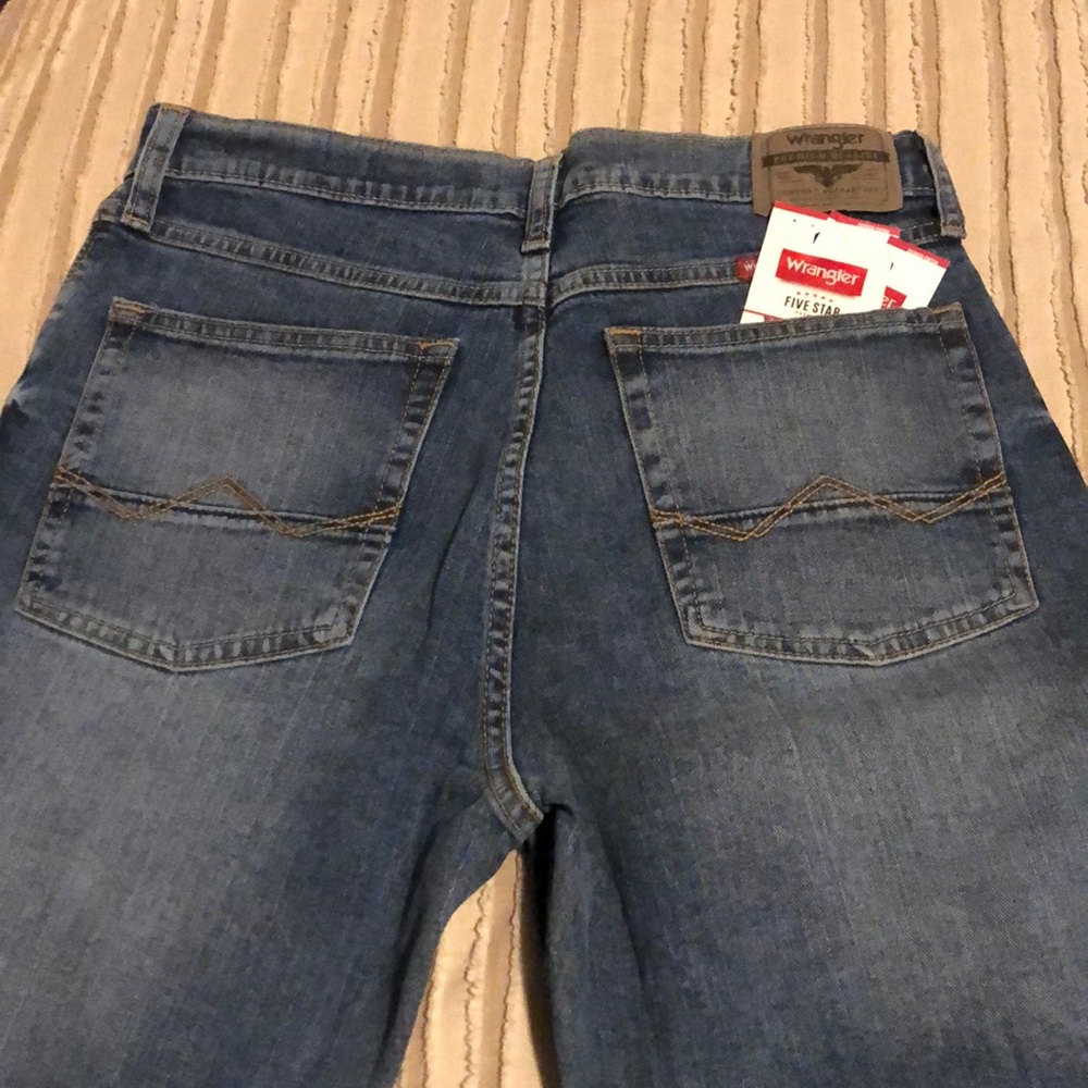 NWT wrangler relaxed boot jeans size 30/32